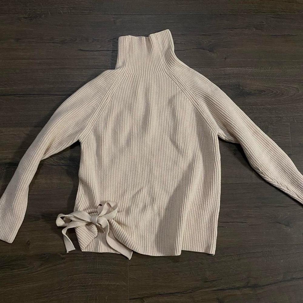 Women’s turtle neck sweater